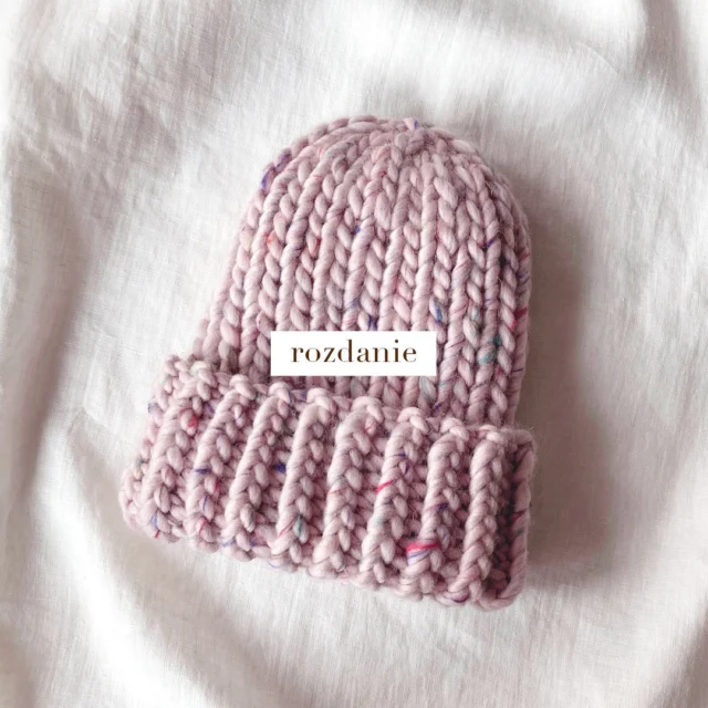 Rozdawajka na dobry początek jesieni! 🍂

Zapraszamy do zabawy🥳, w której zdobyć można czapę z naturalnej wełny.🧶
Do wyboru jedna czapka spośród pięciu widocznych na zdjęciach w tym poście.

Aby wziąć udział w zabawie:

👉🏻polub ten post 
👉🏻zaobserwuj profil @_woollywood 
👉🏻zaproś do zabawy znajomych, oznaczając ich w komentarzu pod tym postem
👉🏻możesz udostępnić ten post w swojej relacji ze wzmianką @_woollywood

Wysyłka czapki na terenie Polski za darmo.

Zabawa trwa do 05.10. Wyniki ogłosimy 06.10 w poście na tym profilu. 

Bawcie się dobrze!🥳🍁💛

*Konkurs nie ma żadnego powiązania z Instagramem. Organizatorem jestem ja - Anna Łągiewska (@_woollywood)

Czapki dostępne na Woollywood.pl. Link w BIO.

#czapka #czapkawełniana #wełna #welna #czapkanadrutach #czapkazimowa #czapkanazimę #wool #peruvianwool #woolhat #polishbrand #beanie #handemadeknits #knittinghat #woolhat #welnianaczapka #wełnianaczapka #recznierobione #robotyręczne #ręcznierobione