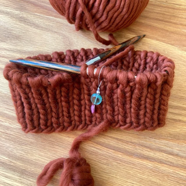 A dziś na drutach czapa w odcieniu rdzawego brązu 🍁🧶🍂

🔗Czapy dostępne na Woollywood: pl Link w BIO
Chcesz inne kolory🎨 - napisz do nas na priv✉️

#czapka #czapkawełniana #wełna #welna #czapkanadrutach #czapkazimowa #czapkanazimę #wool #peruvianwool #woolhat #polishbrand #beanie #handemadeknits #knittinghat #woolhat #welnianaczapka #wełnianaczapka #zrobionarecznie